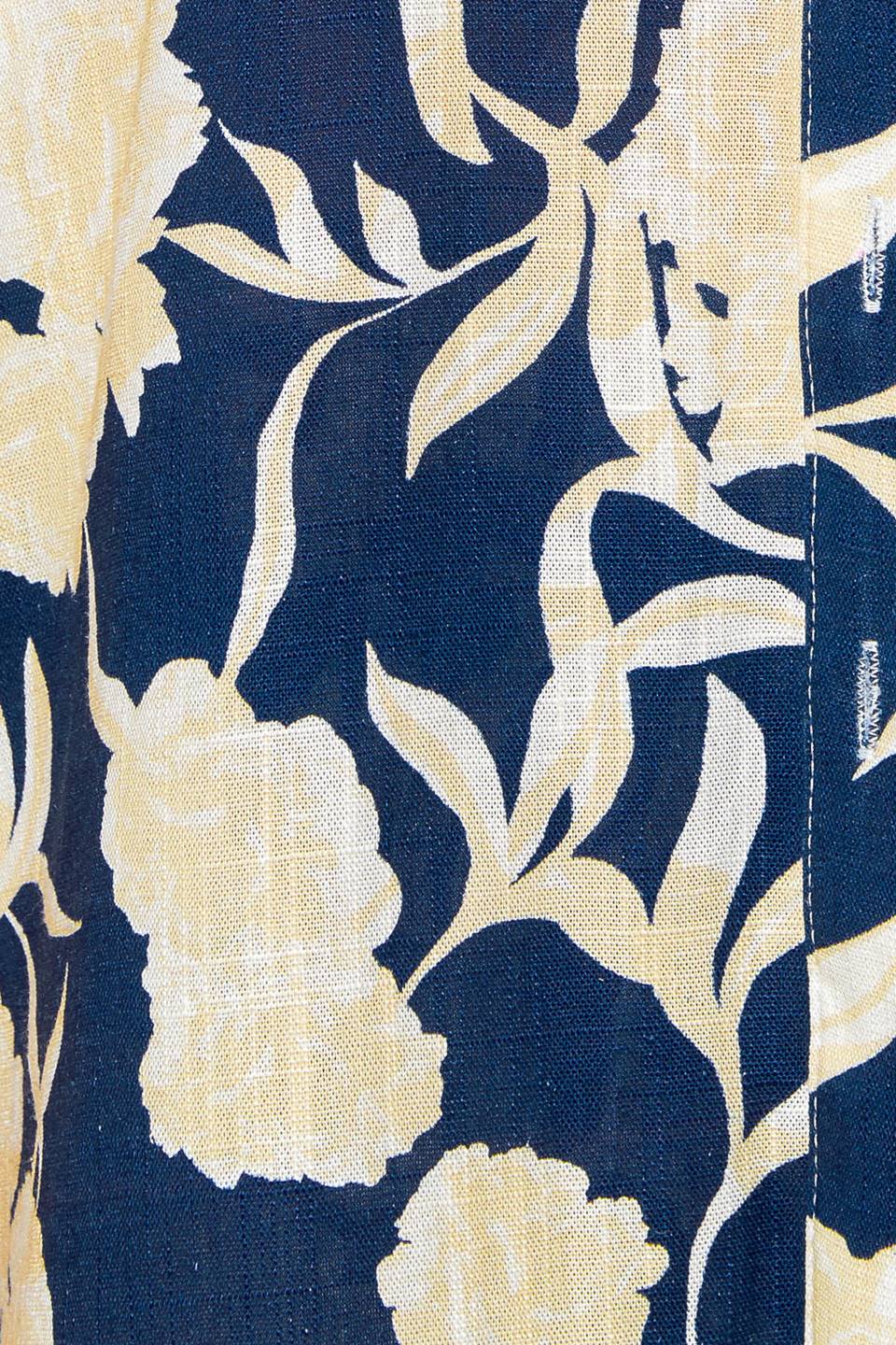 Conjunto Slow Mornings, composto por top e shorts em tecido azul-marinho.