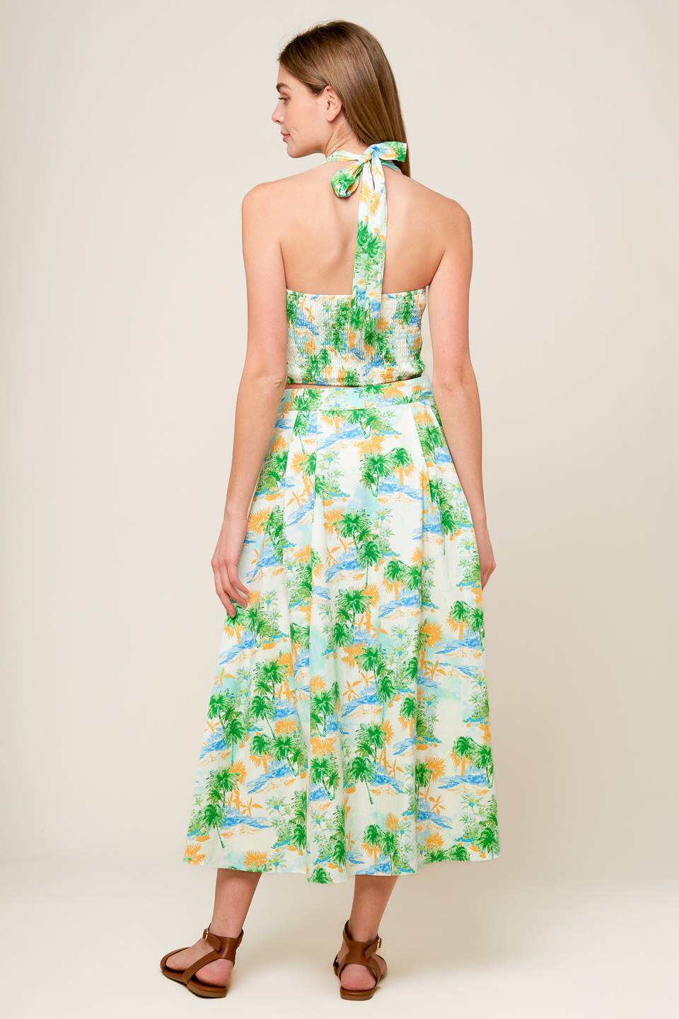 Conjunto de blusa y falda tejidas de aspecto impecable