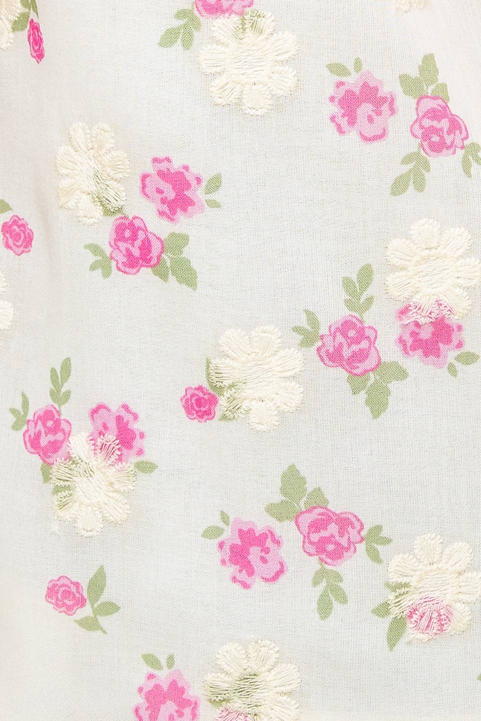 Vou pensar em uma blusa de tecido creme.