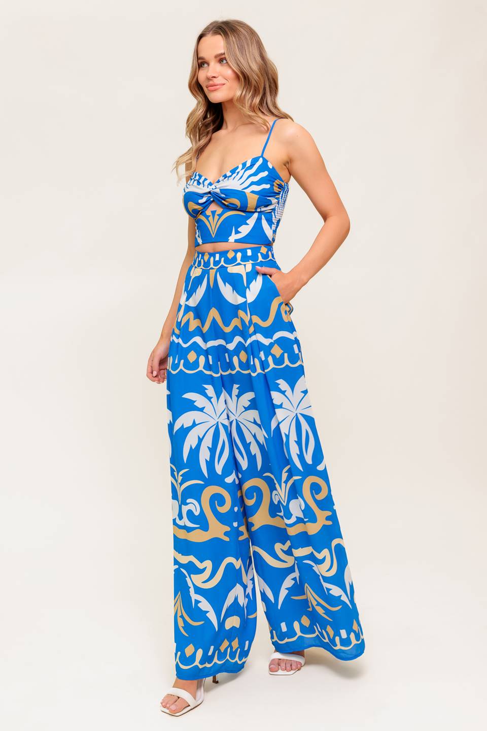 Conjunto de top corto y pantalón tejido azul noche