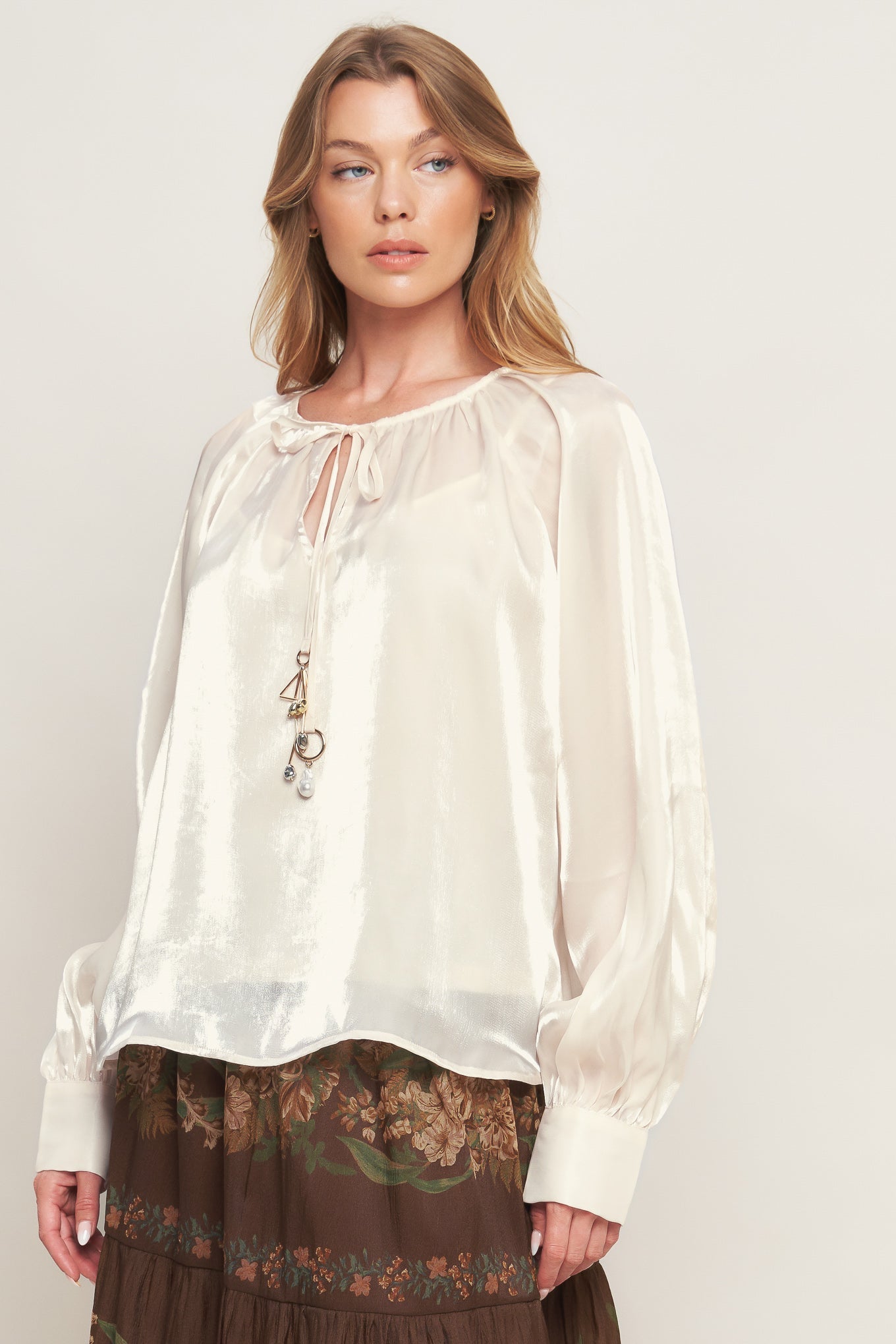 ETERNAL PEARL CHARM WOVEN PEASANT TOP - MaraFormigone