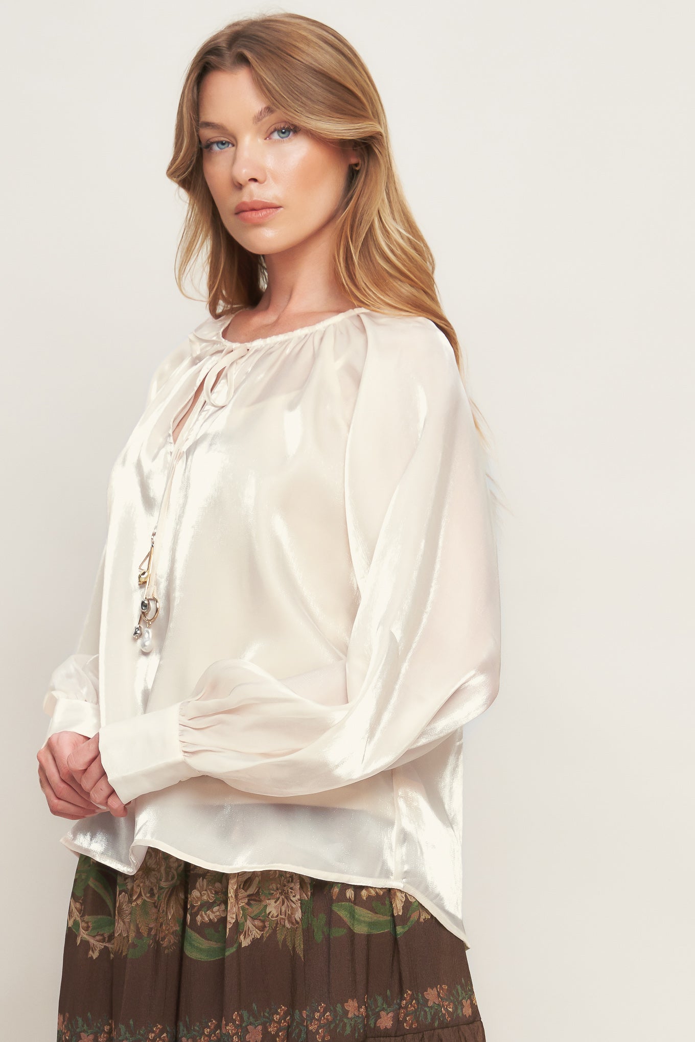 ETERNAL PEARL CHARM WOVEN PEASANT TOP - MaraFormigone