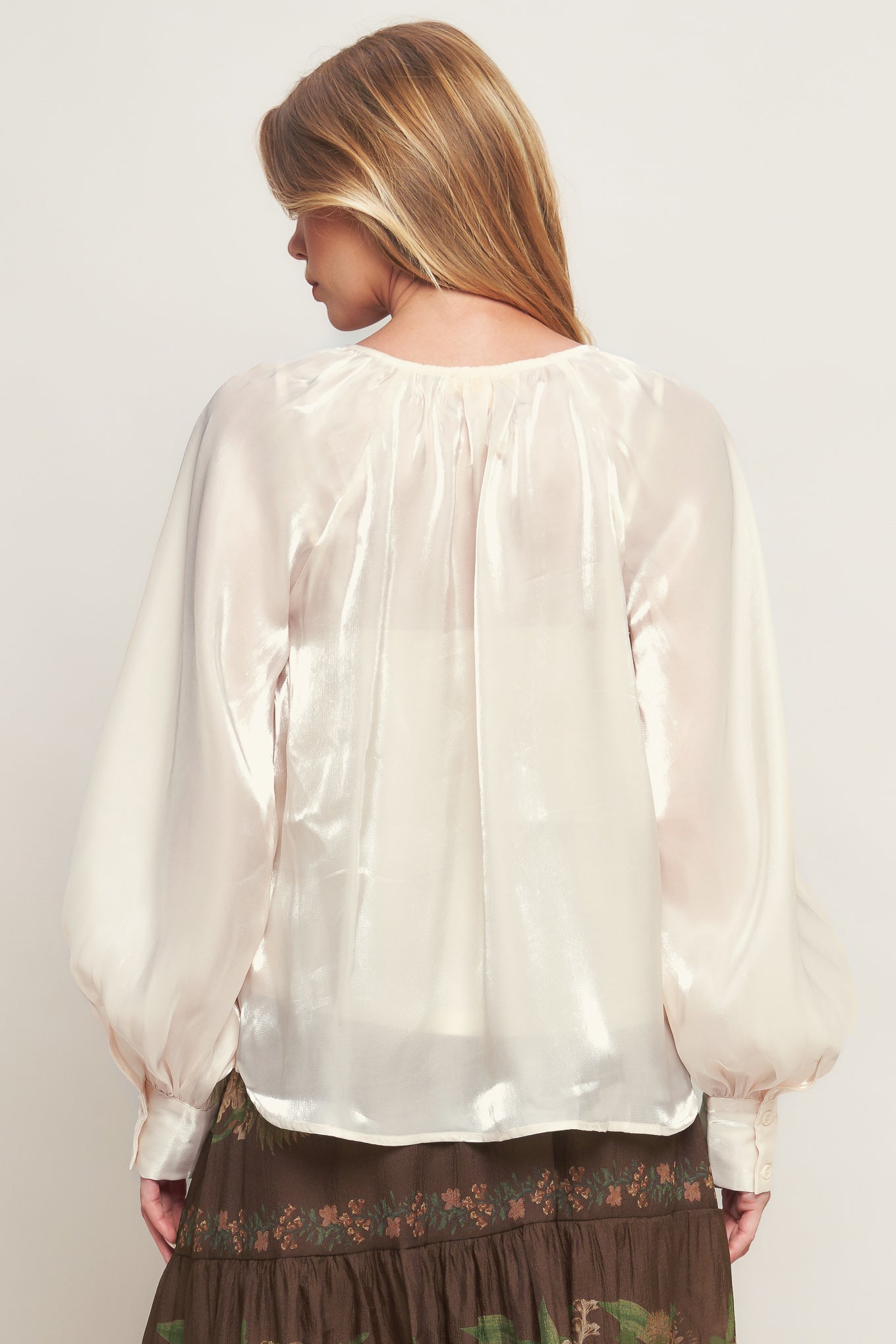 ETERNAL PEARL CHARM WOVEN PEASANT TOP - MaraFormigone