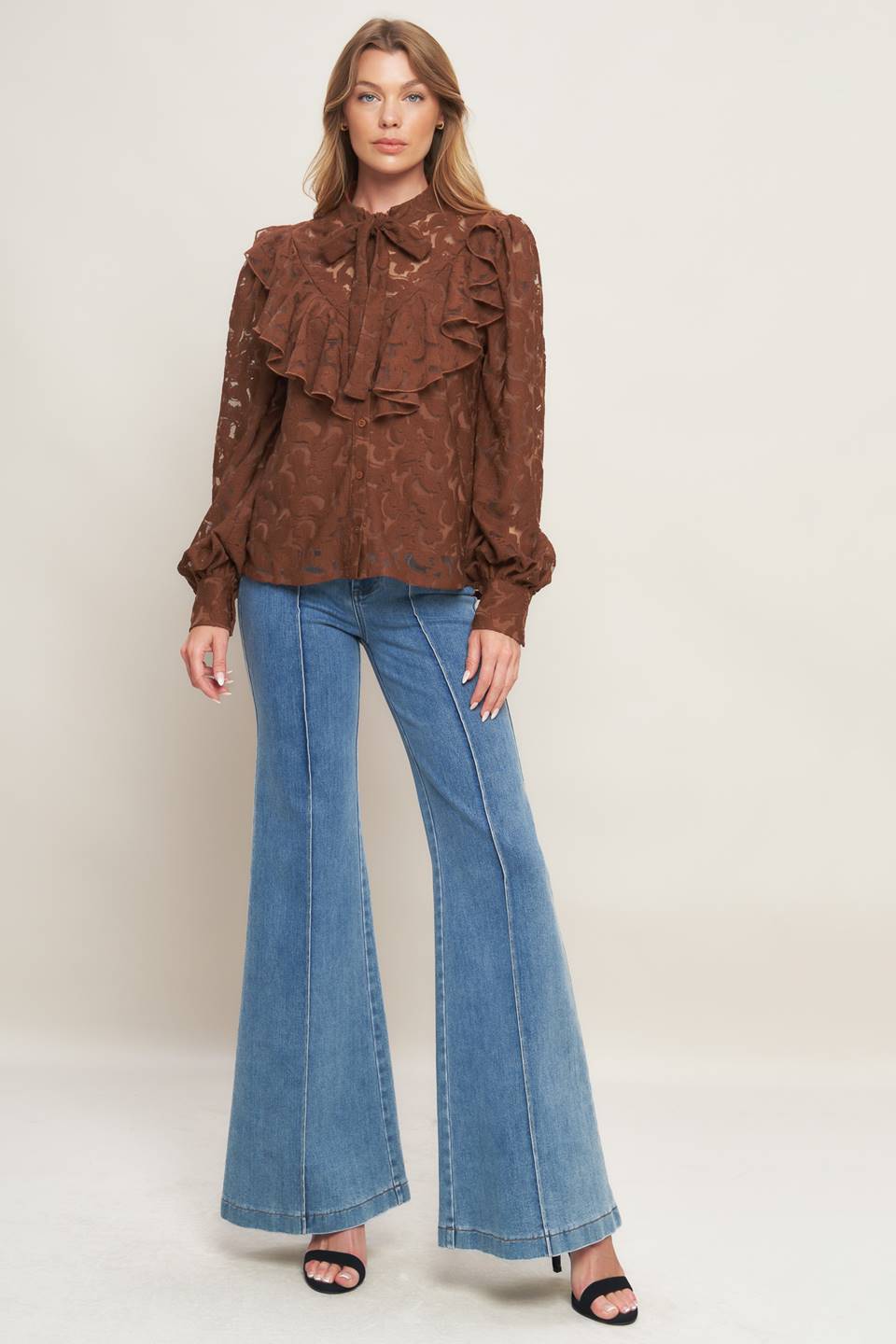 TOP DE ENCAJE TEJIDO EN TONO ROMÁNTICO