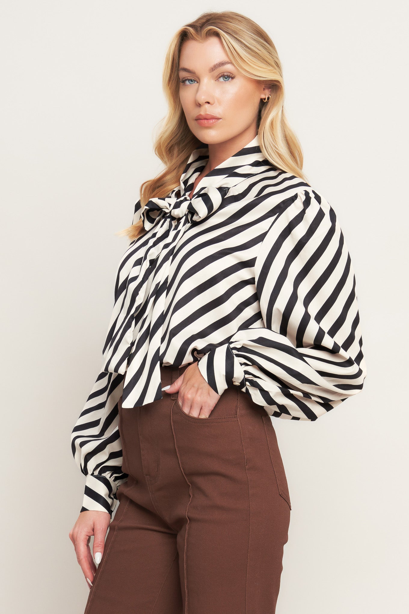 VOGUE STRIPE WOVEN TOP