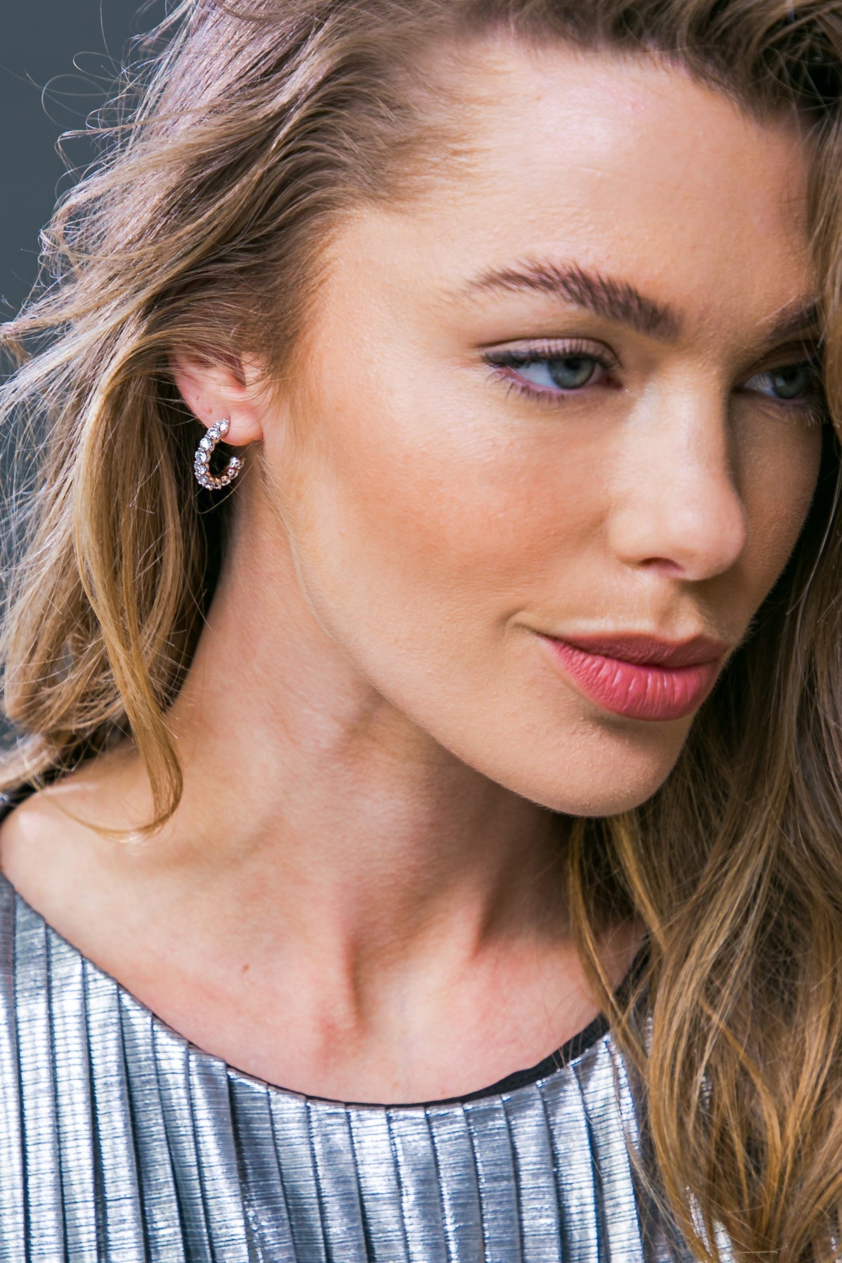 PENDIENTES DE ARO DE RUBÍ