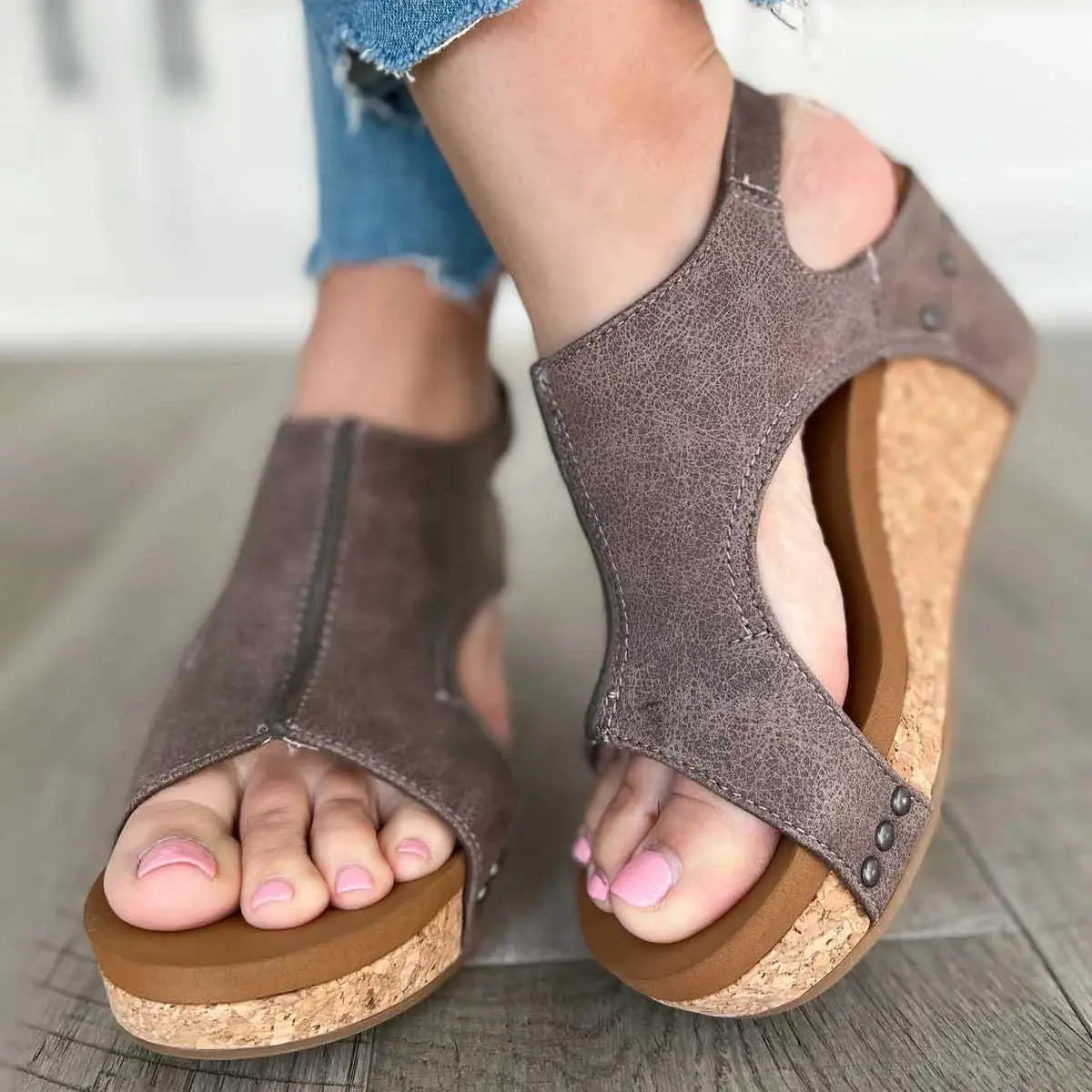 Women's Wedge Peep Toe Platform Rivet Sandals - MaraFormigone