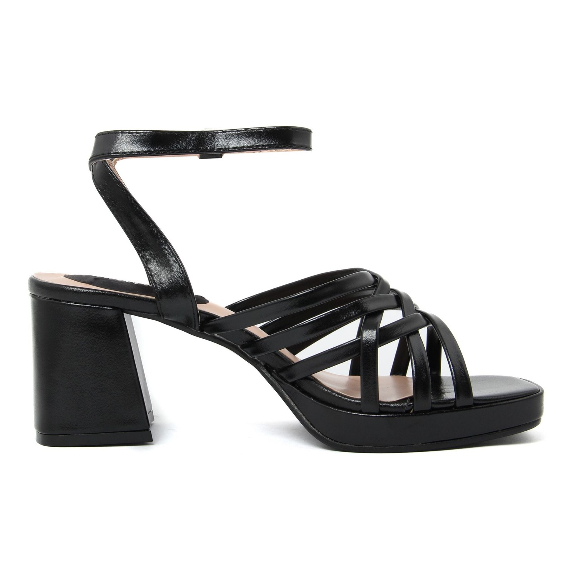 Sandalias con actitud de moda 