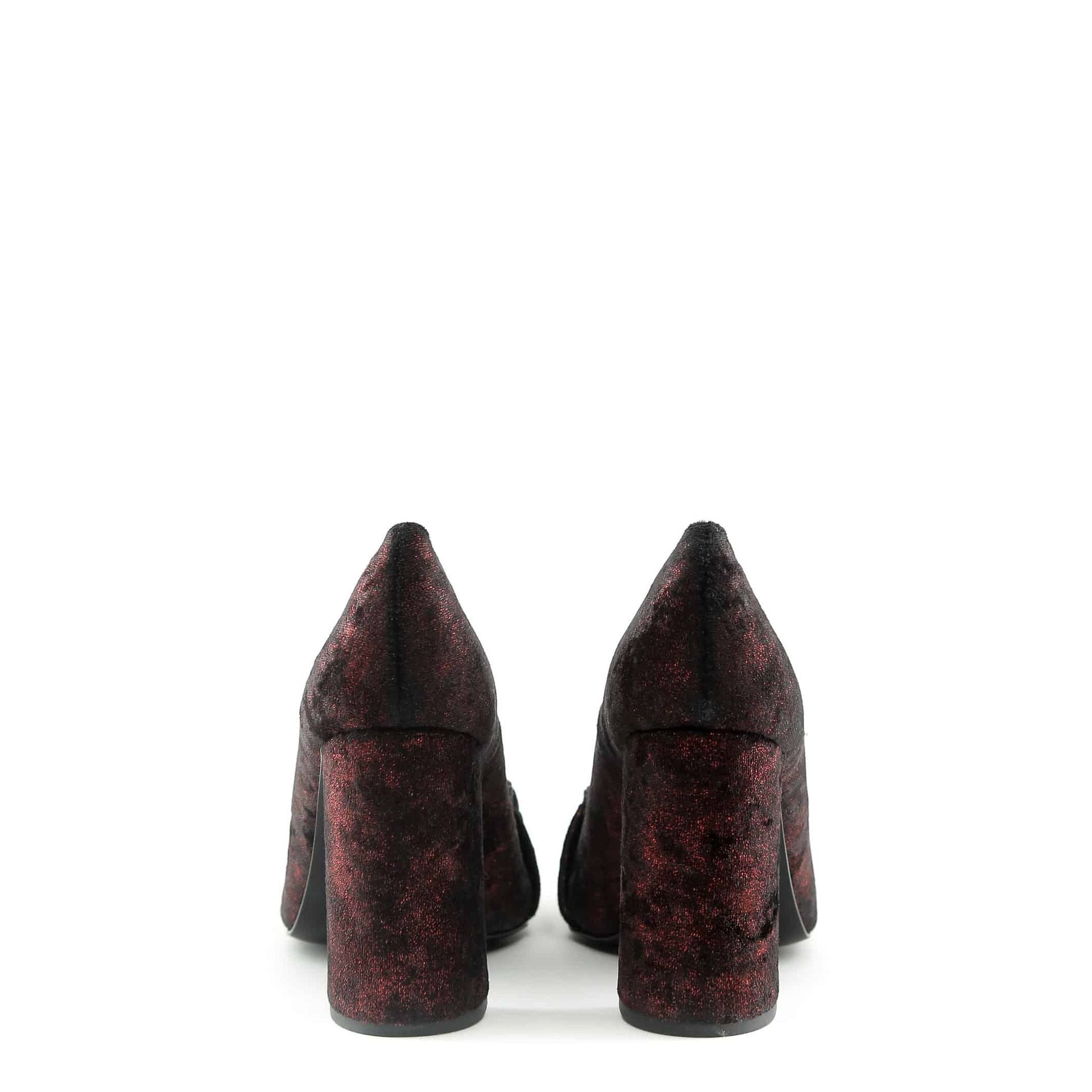 Zapatos de tacón y zapatos de salón fabricados en Italia