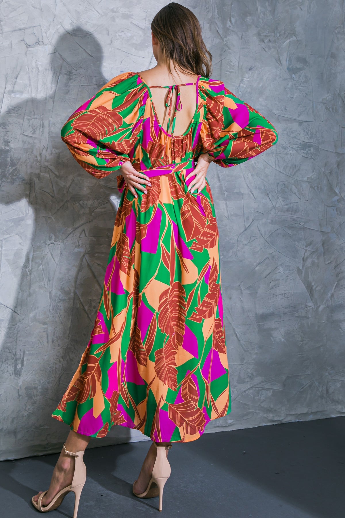 APRESENTE O CHIQUE VESTIDO MIDI DE TECIDO