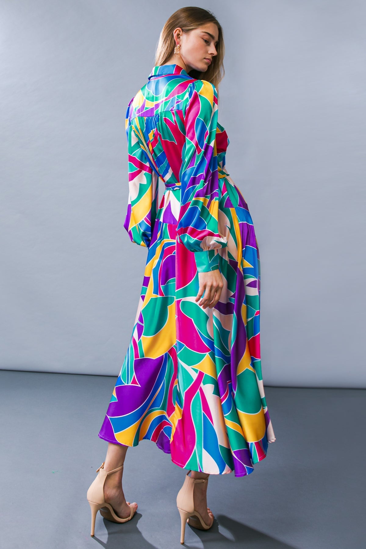 VESTIDO MIDI DE TECIDO COM FOCO NAS PRIORIDADES