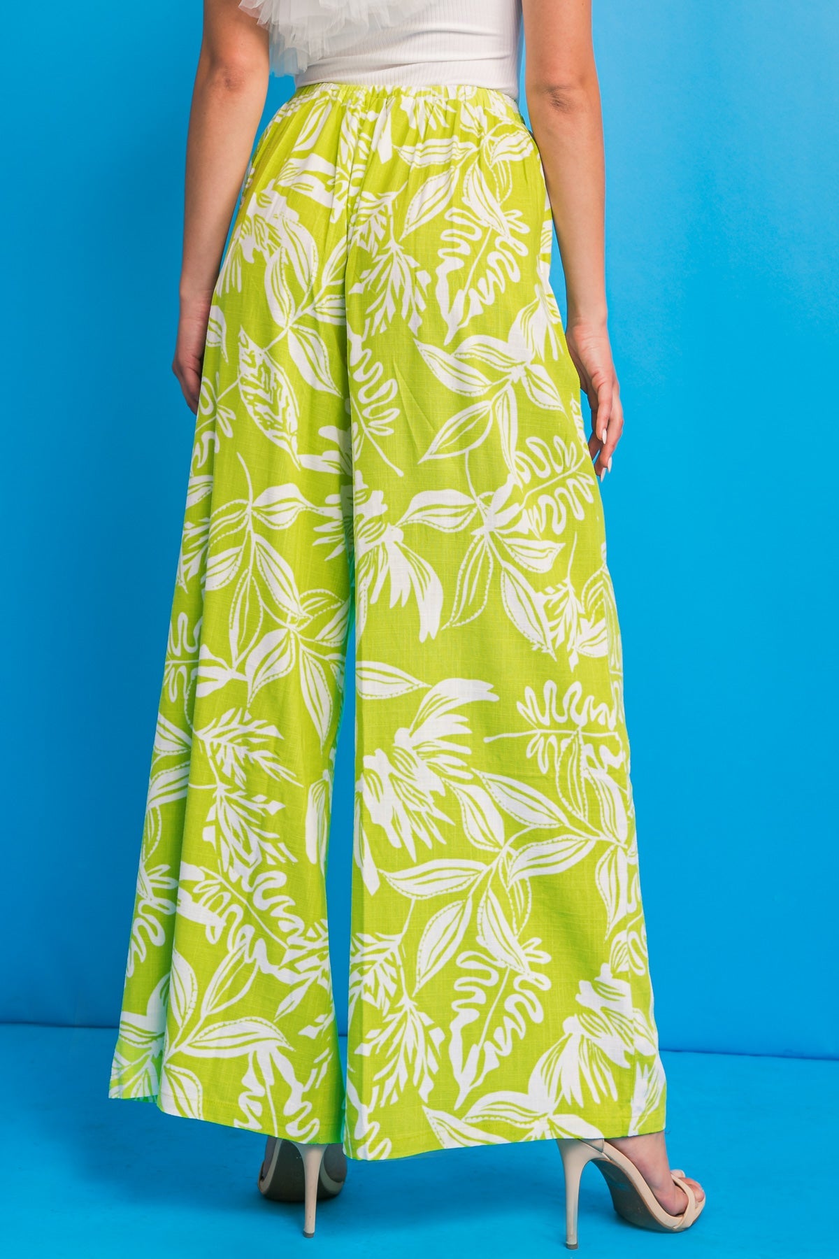 CALÇAS DE TECIDO QUE VÃO E VÃO