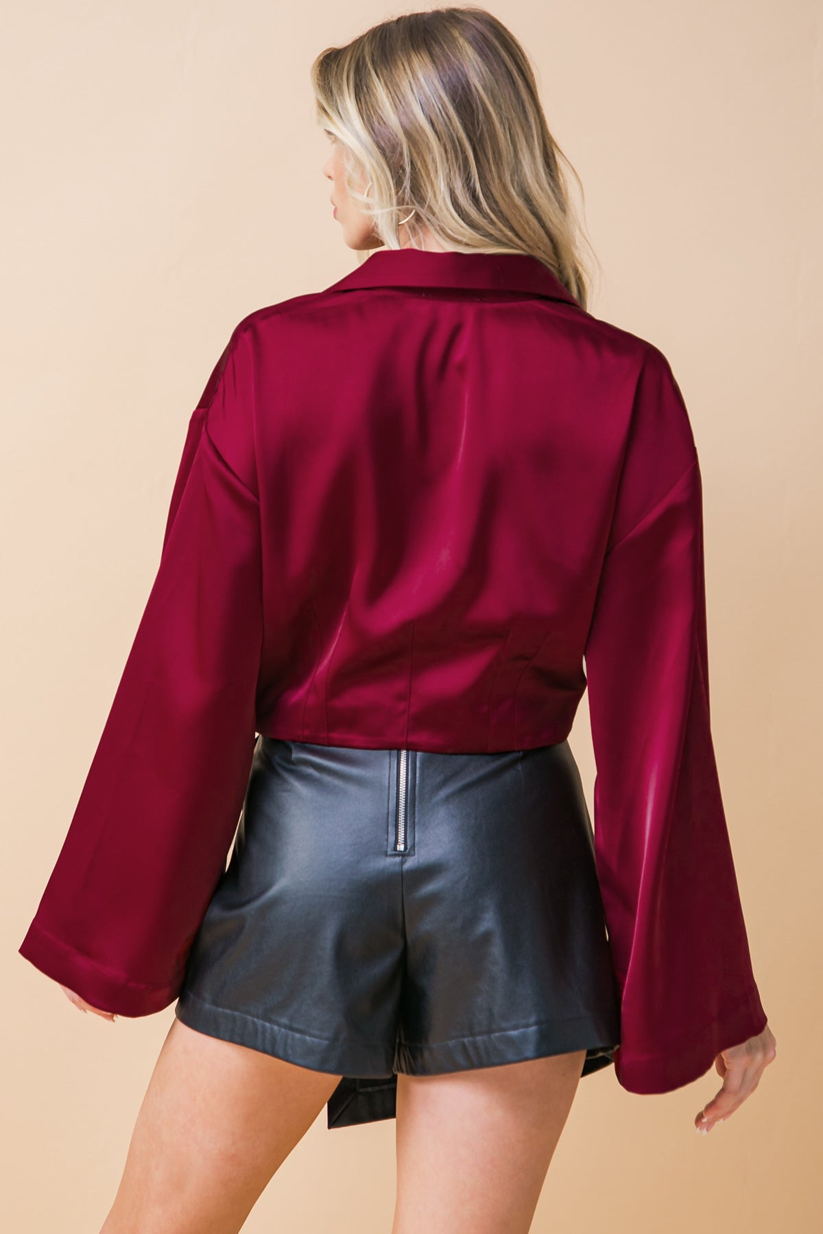 BLUSA DE CETIM TECIDO COM CHARME PODEROSO