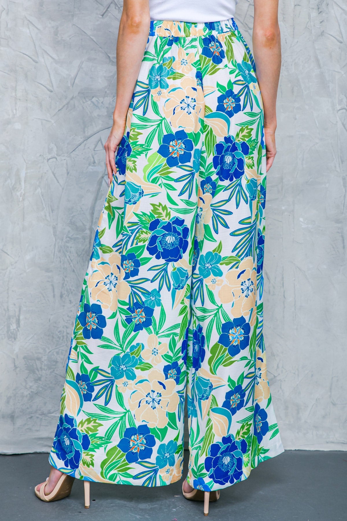 CALÇAS FLORAIS DE TECIDO