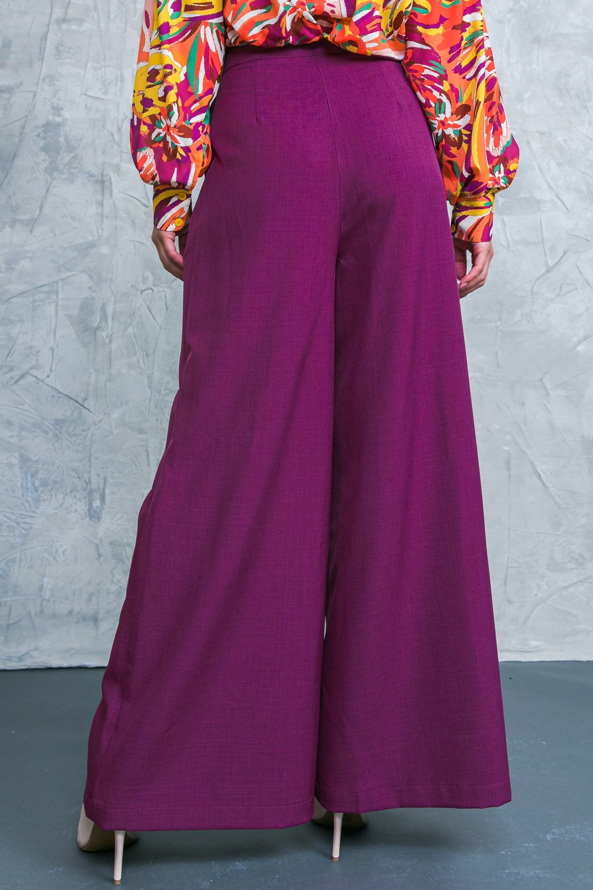 CALÇAS DE TECIDO COM SENSAÇÕES DELICADAS