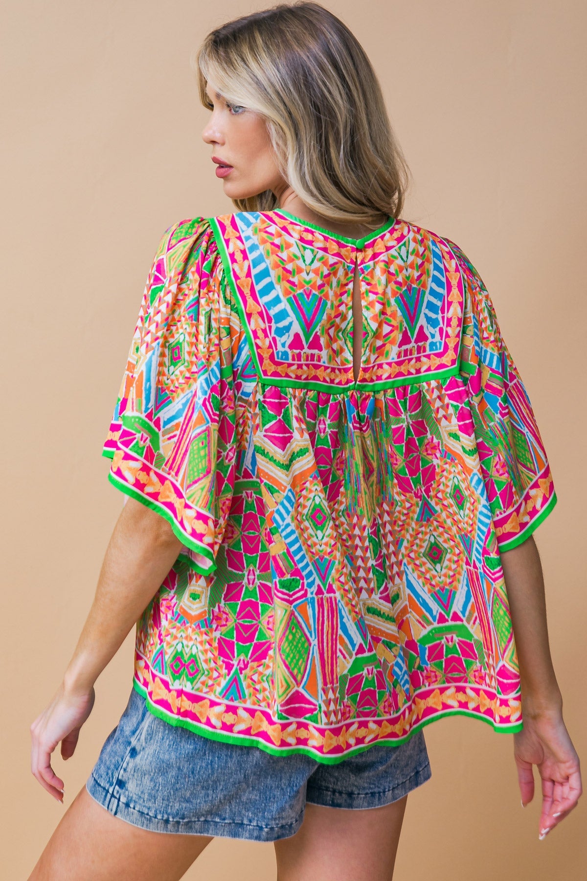 TOP TEJIDO CON ENERGÍA BRILLANTE