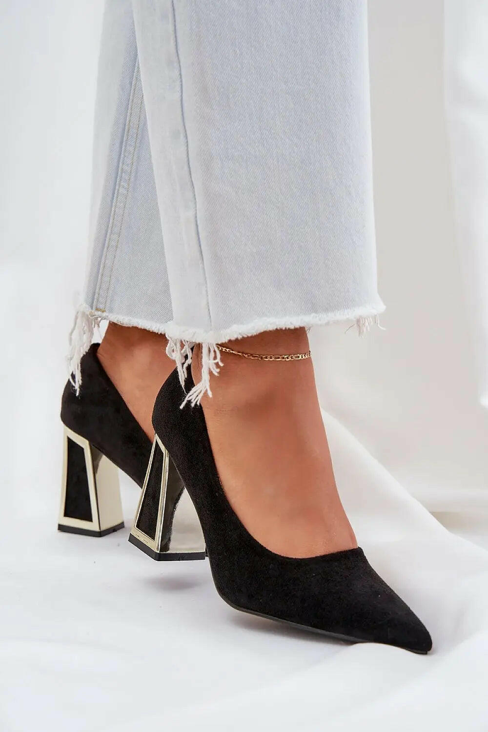 Block heel pumps Step in style.