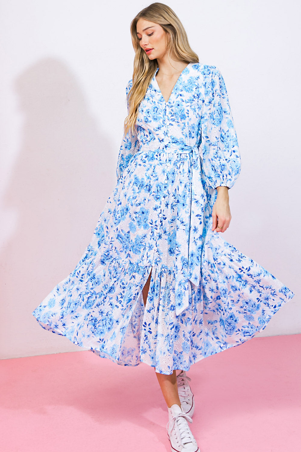 ESPECTACULAR VESTIDO MIDI DE OJALES TEJIDOS MÁGICOS