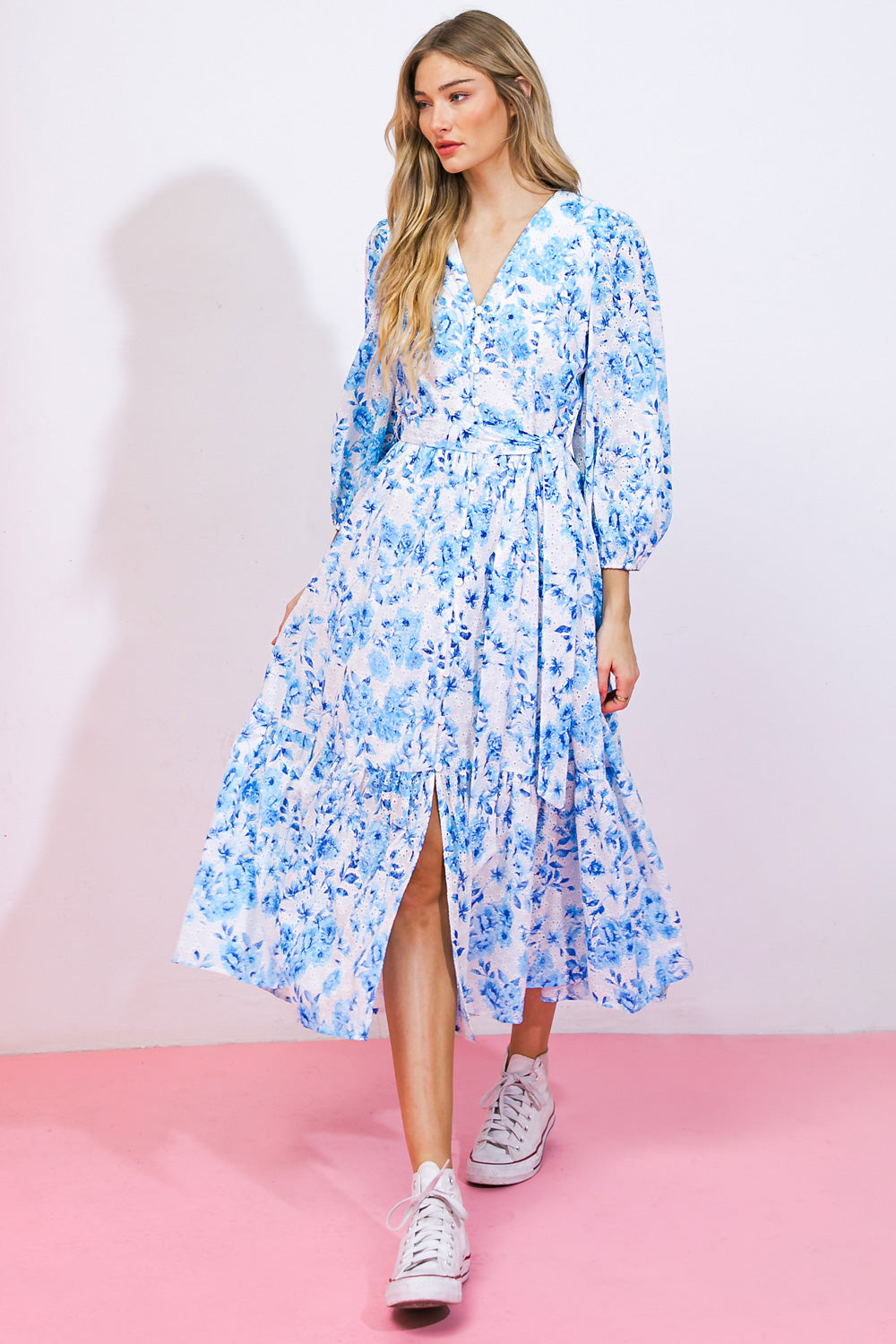 ESPECTACULAR VESTIDO MIDI DE OJALES TEJIDOS MÁGICOS