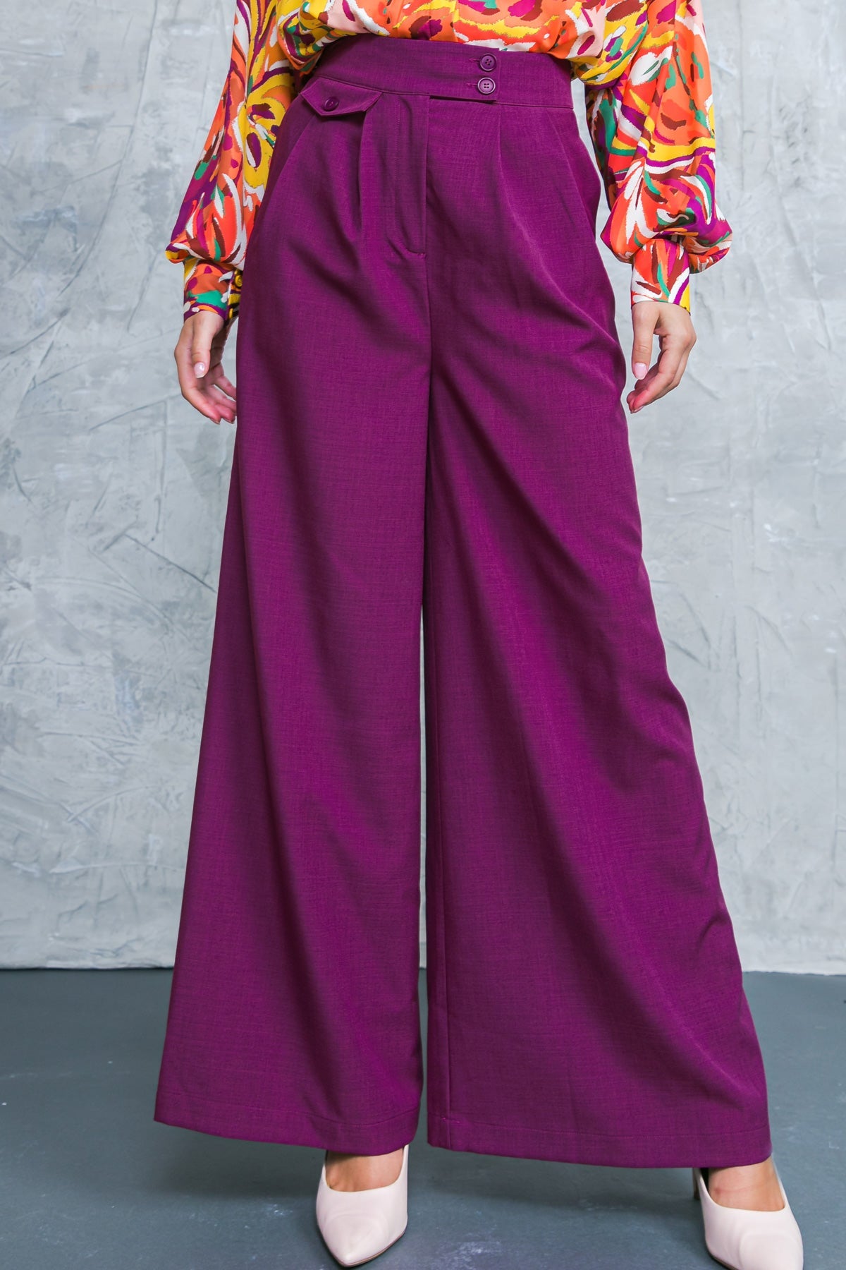 CALÇAS DE TECIDO COM SENSAÇÕES DELICADAS