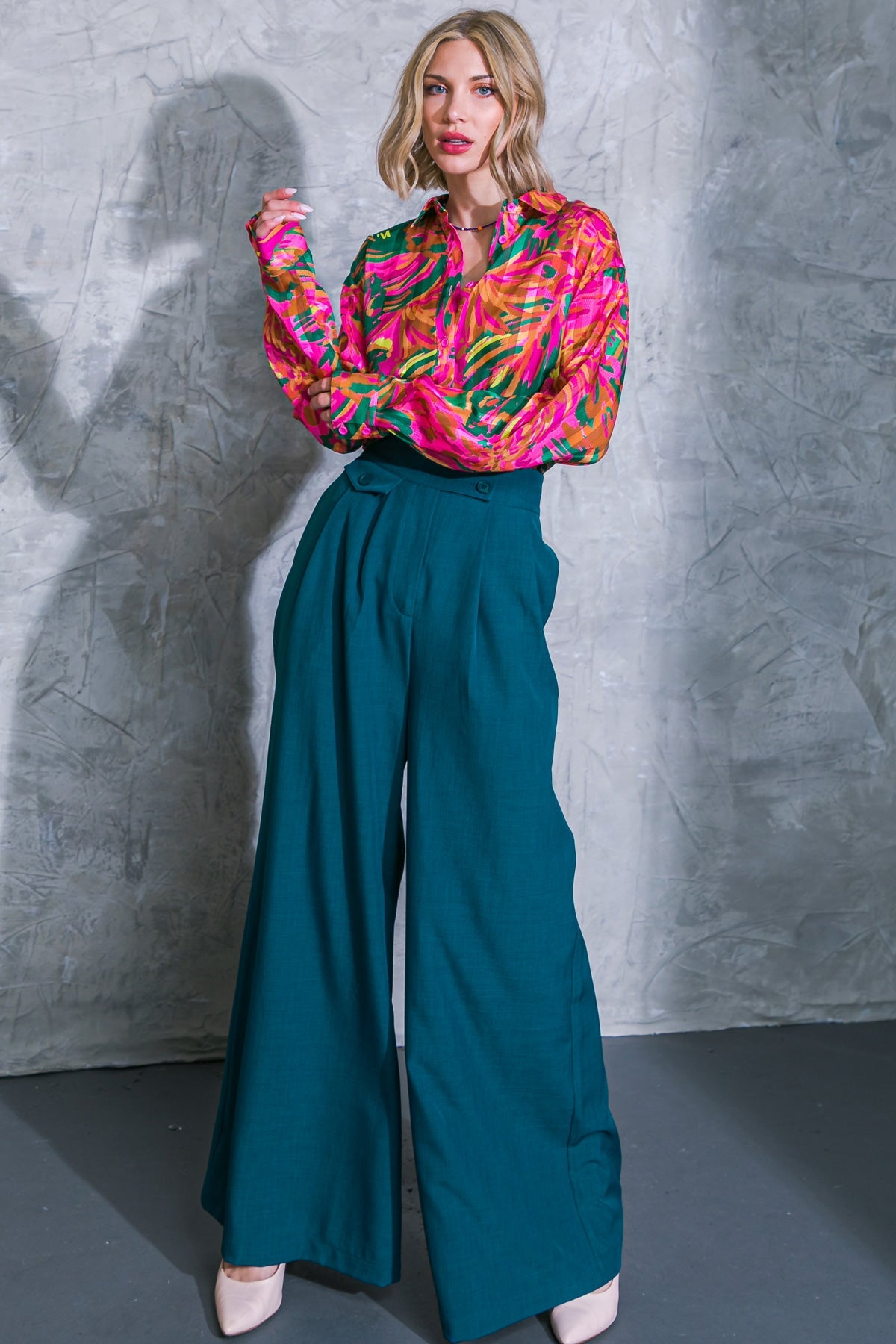 CALÇAS DE TECIDO COM SENSAÇÕES DELICADAS