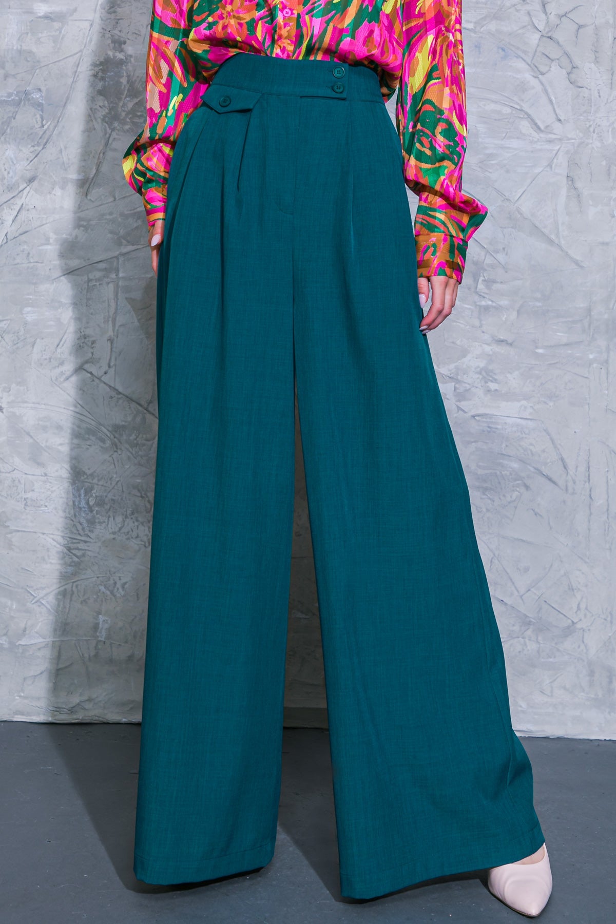 CALÇAS DE TECIDO COM SENSAÇÕES DELICADAS