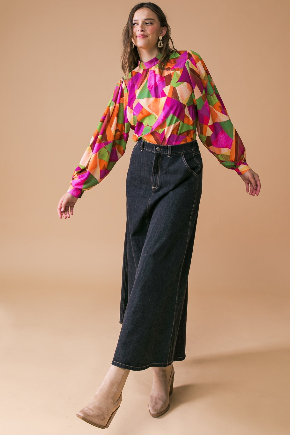 BLUSA TECIDA COM OLHADA PARA O FUTURO