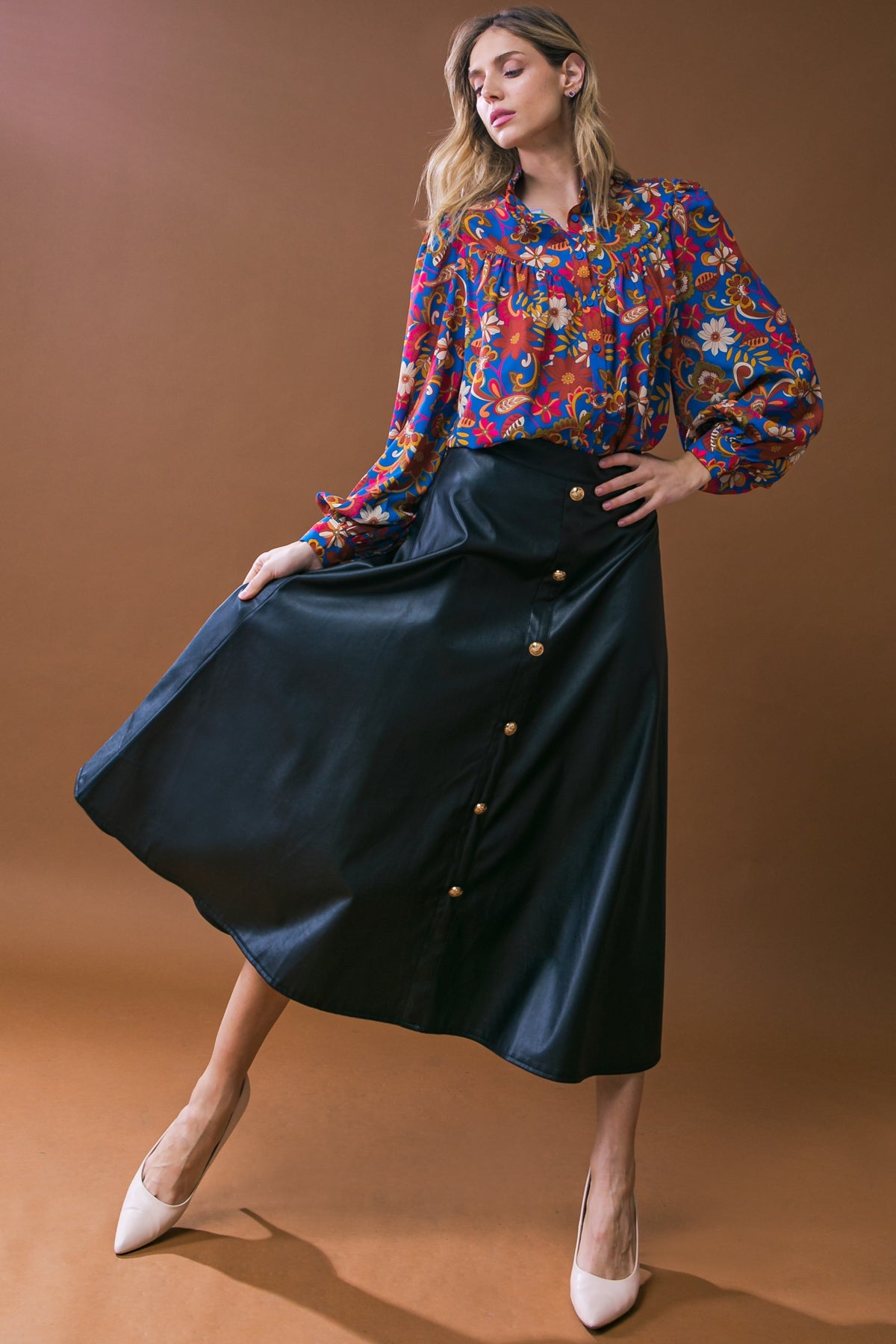 IMPRESSIONANTE BORDADO FLORIDO