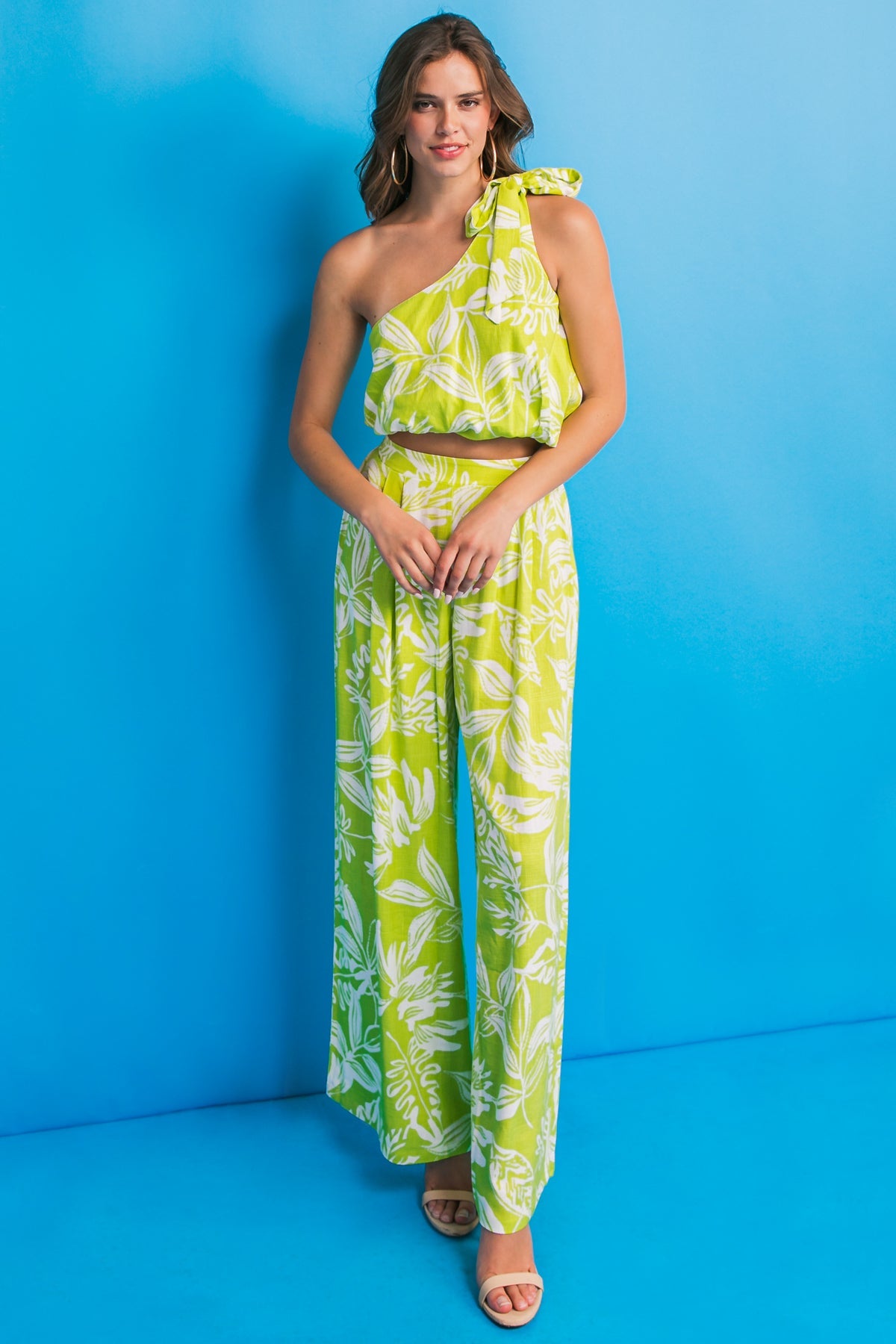 CALÇAS DE TECIDO QUE VÃO E VÃO