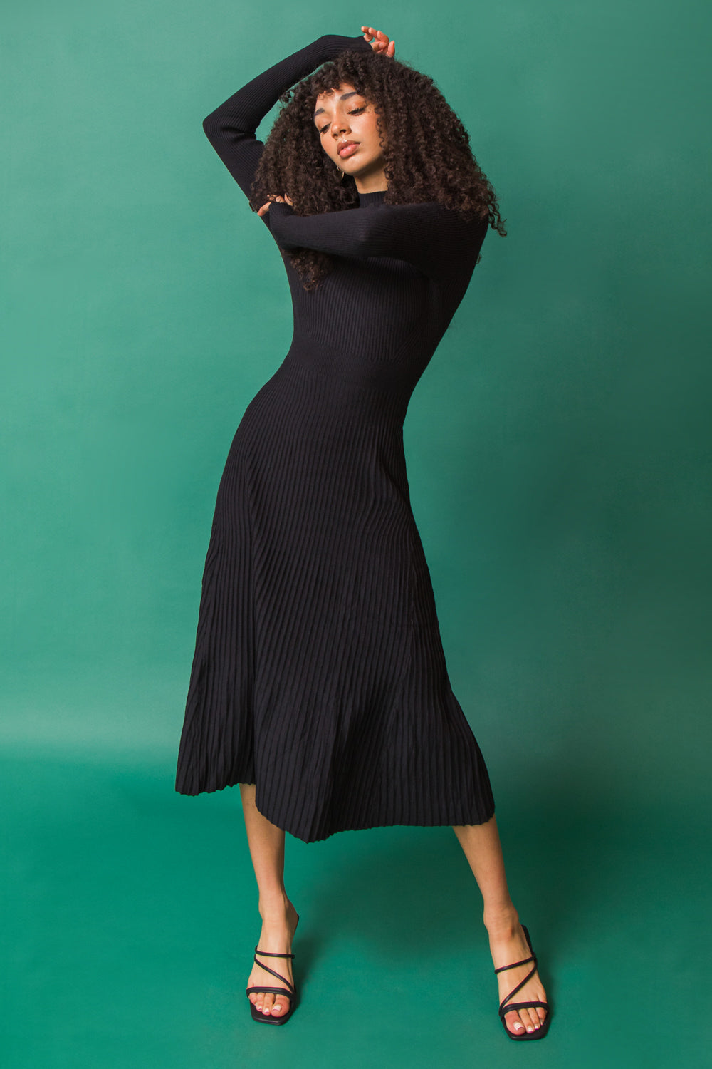 VESTIDO MIDI COM SUÉTER BEIJOS ROUBADOS