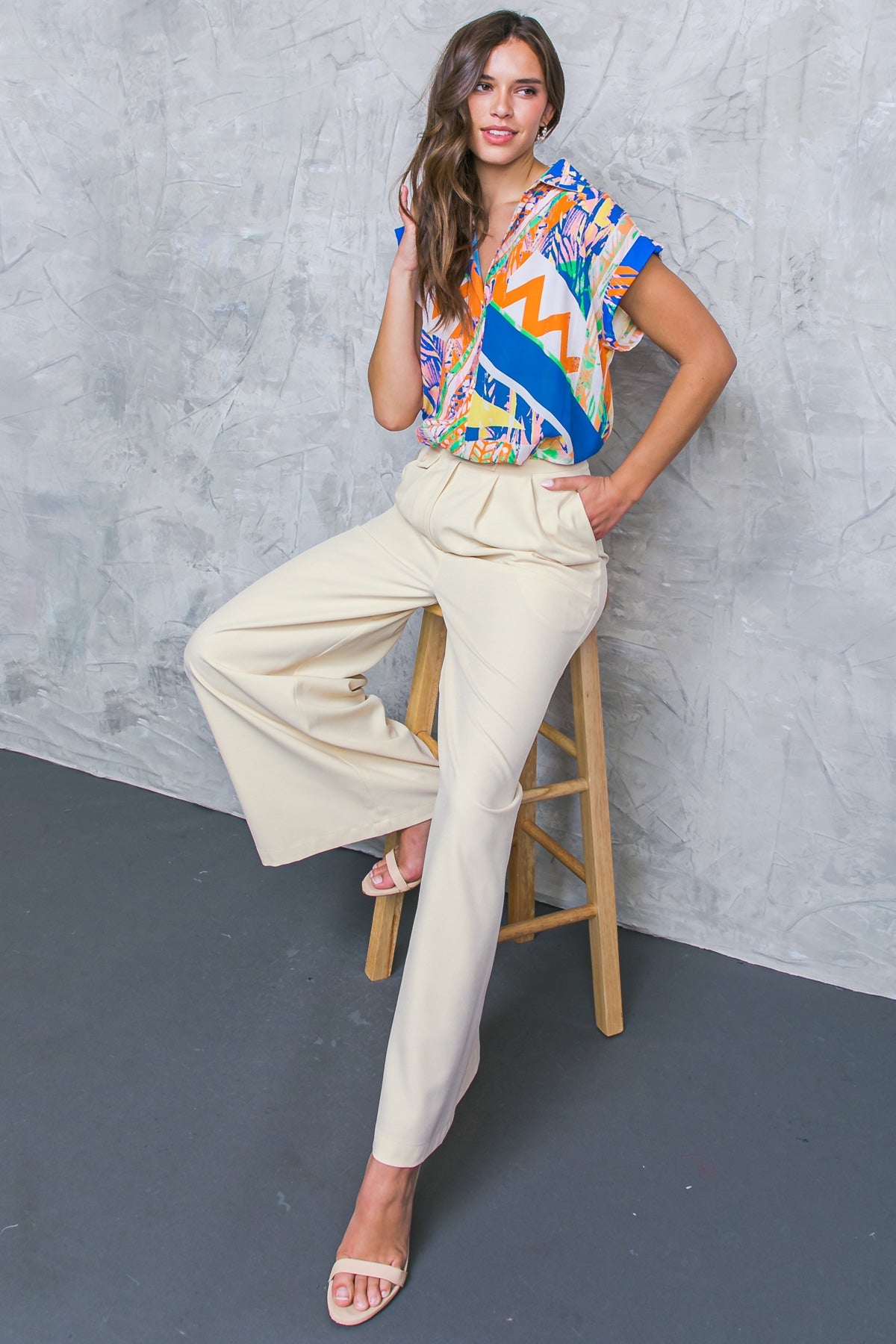 CALÇAS DE TECIDO COM SENSAÇÕES DELICADAS