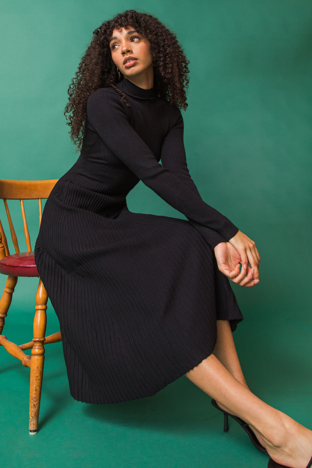 VESTIDO MIDI COM SUÉTER BEIJOS ROUBADOS