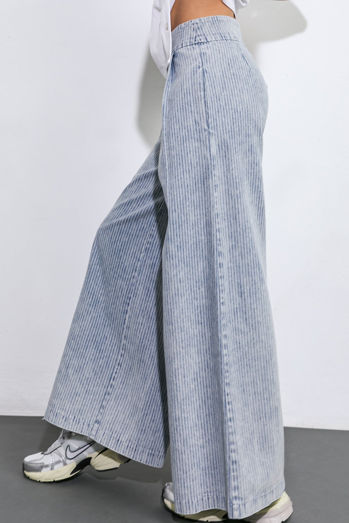 PLAY MY WAY STRIPED DENIM PANTS - MaraFormigone