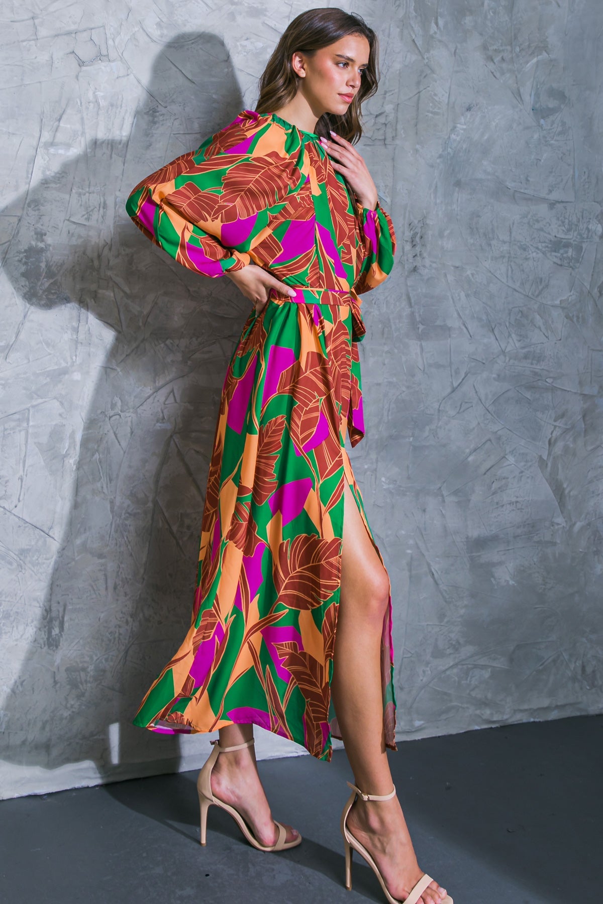 APRESENTE O CHIQUE VESTIDO MIDI DE TECIDO