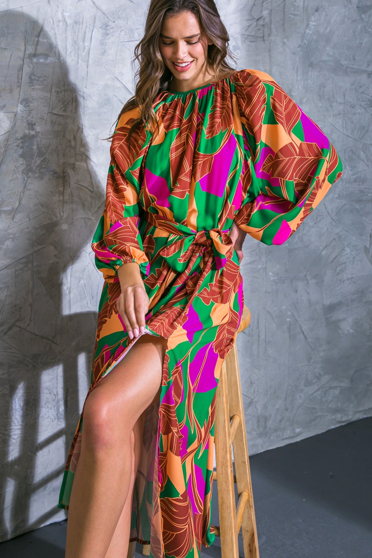 APRESENTE O CHIQUE VESTIDO MIDI DE TECIDO