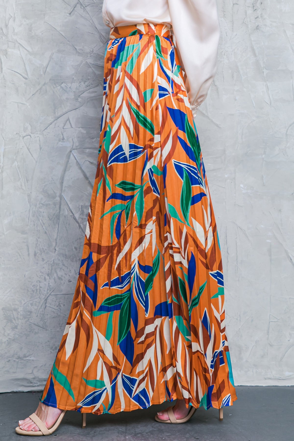 SAIA MAXI TECIDA COM SENSAÇÃO DE OUTONO