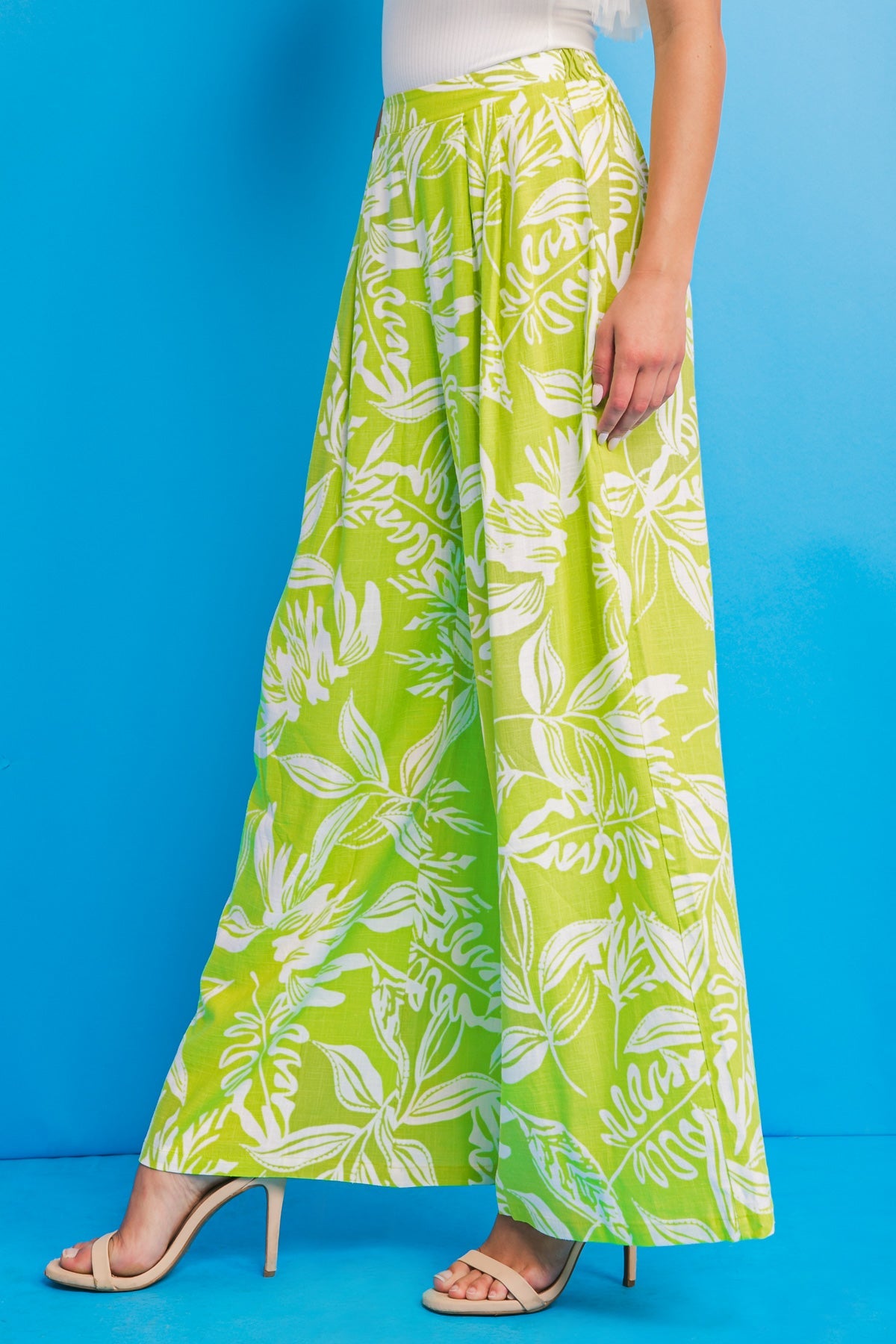 CALÇAS DE TECIDO QUE VÃO E VÃO