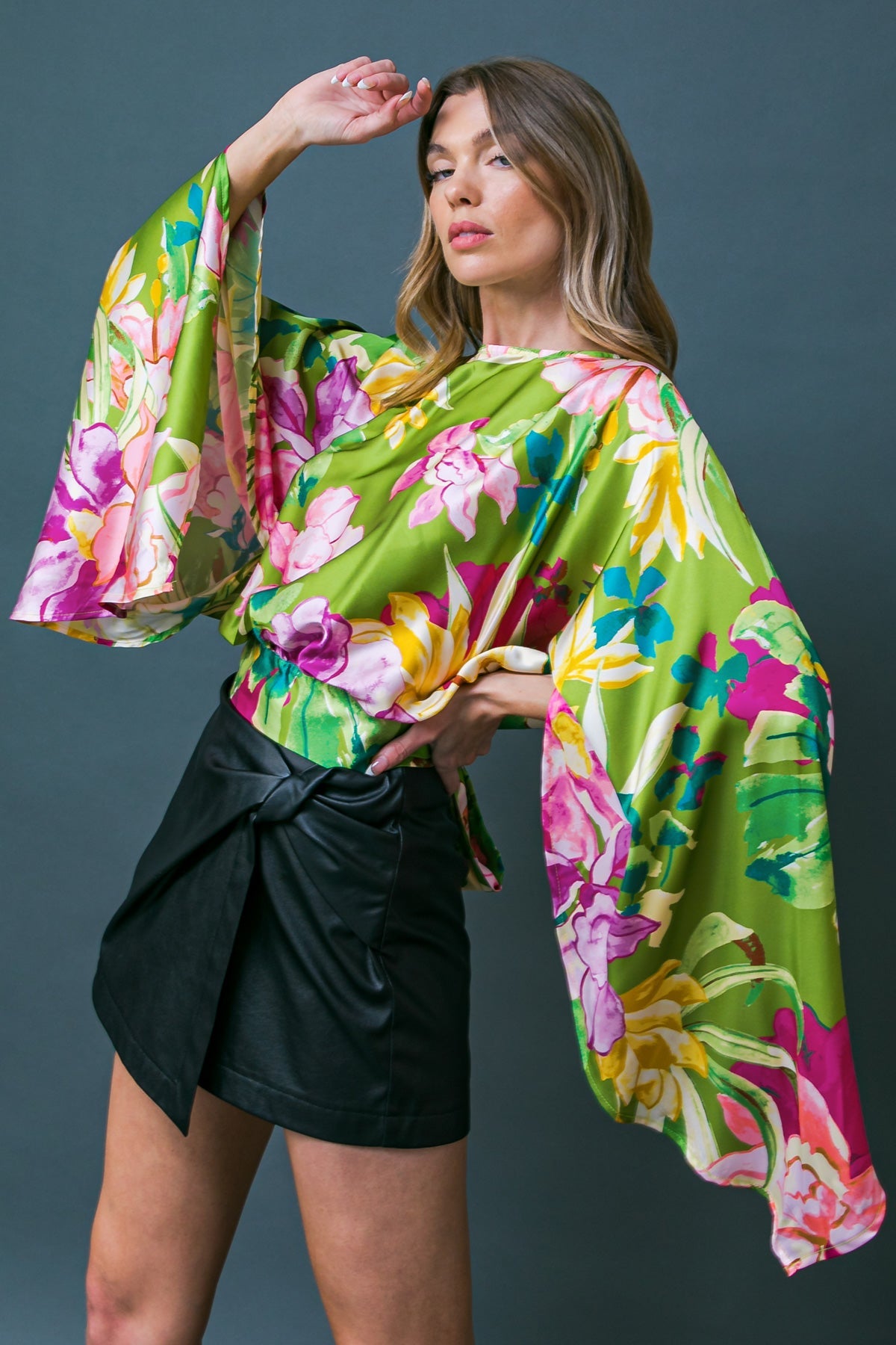 PRESENÇA EXTRAVAGANTE BLUSA Tecida