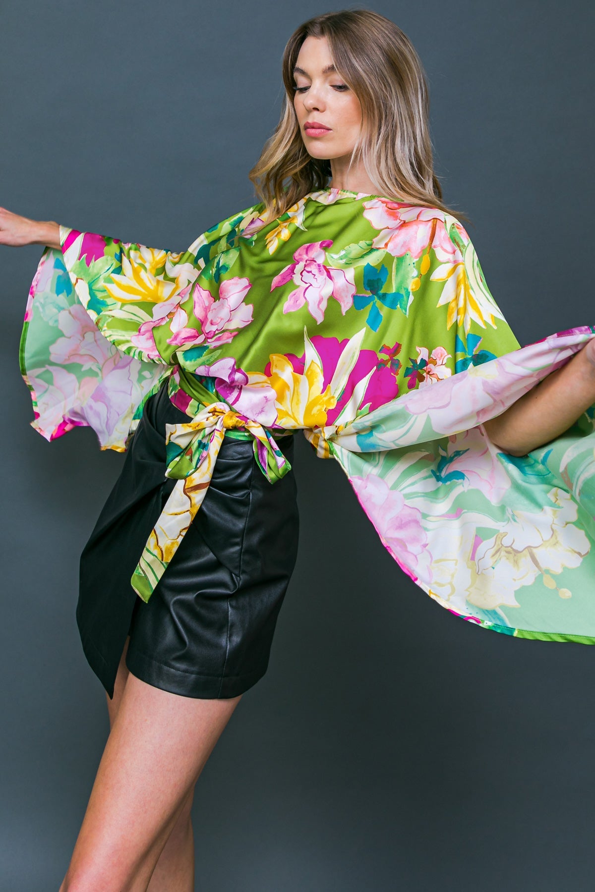 PRESENÇA EXTRAVAGANTE BLUSA Tecida