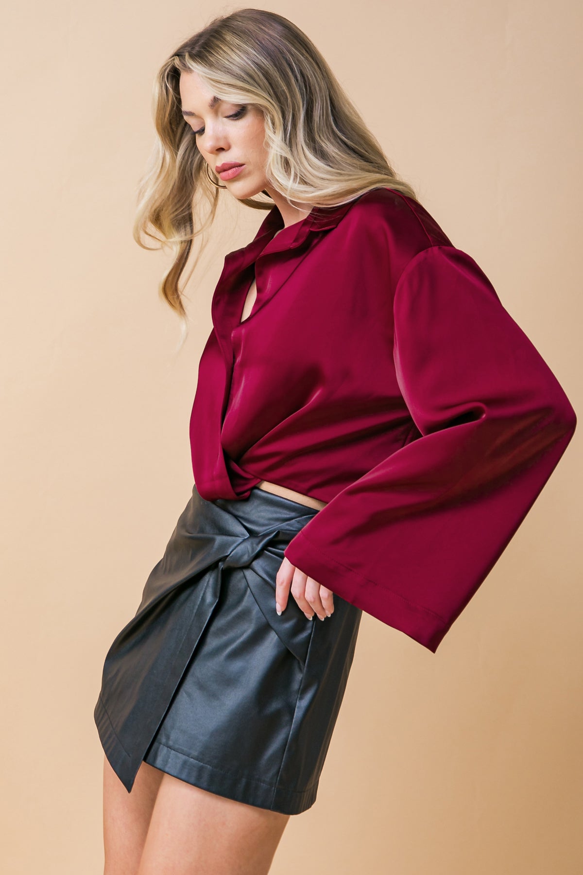 BLUSA DE CETIM TECIDO COM CHARME PODEROSO