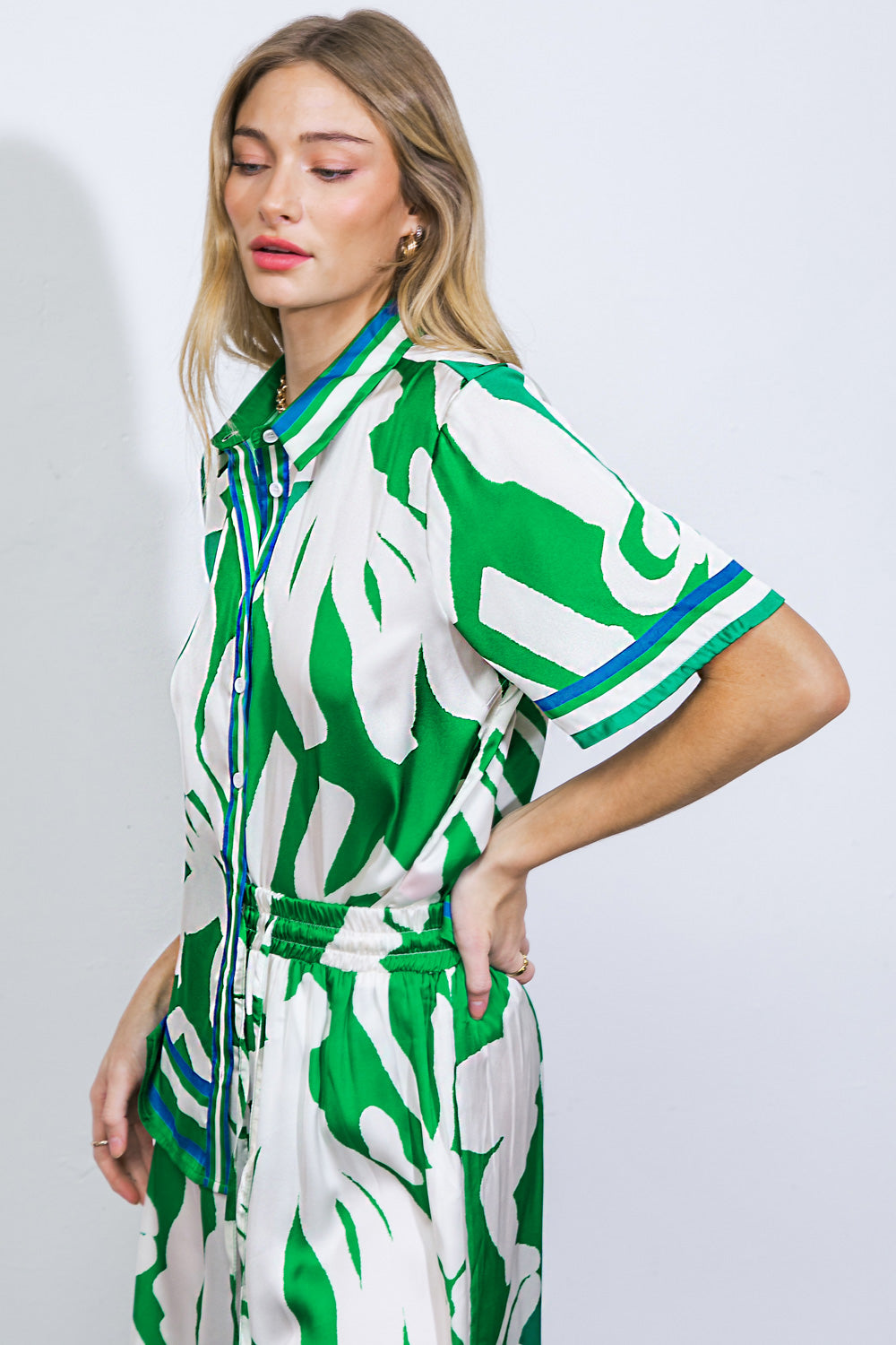 THE KEY TO CHIC WOVEN SATIN TOP - MaraFormigone