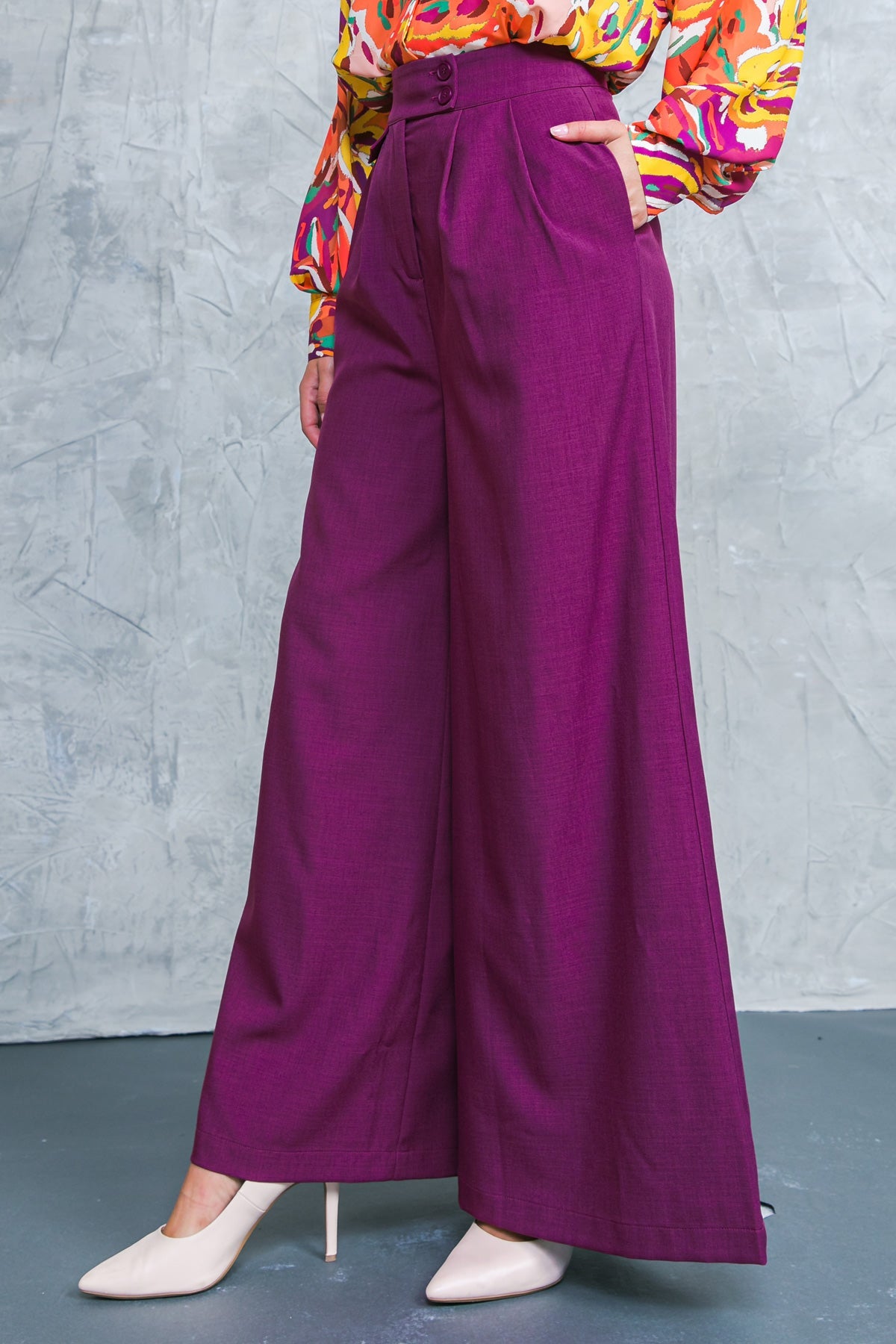 CALÇAS DE TECIDO COM SENSAÇÕES DELICADAS