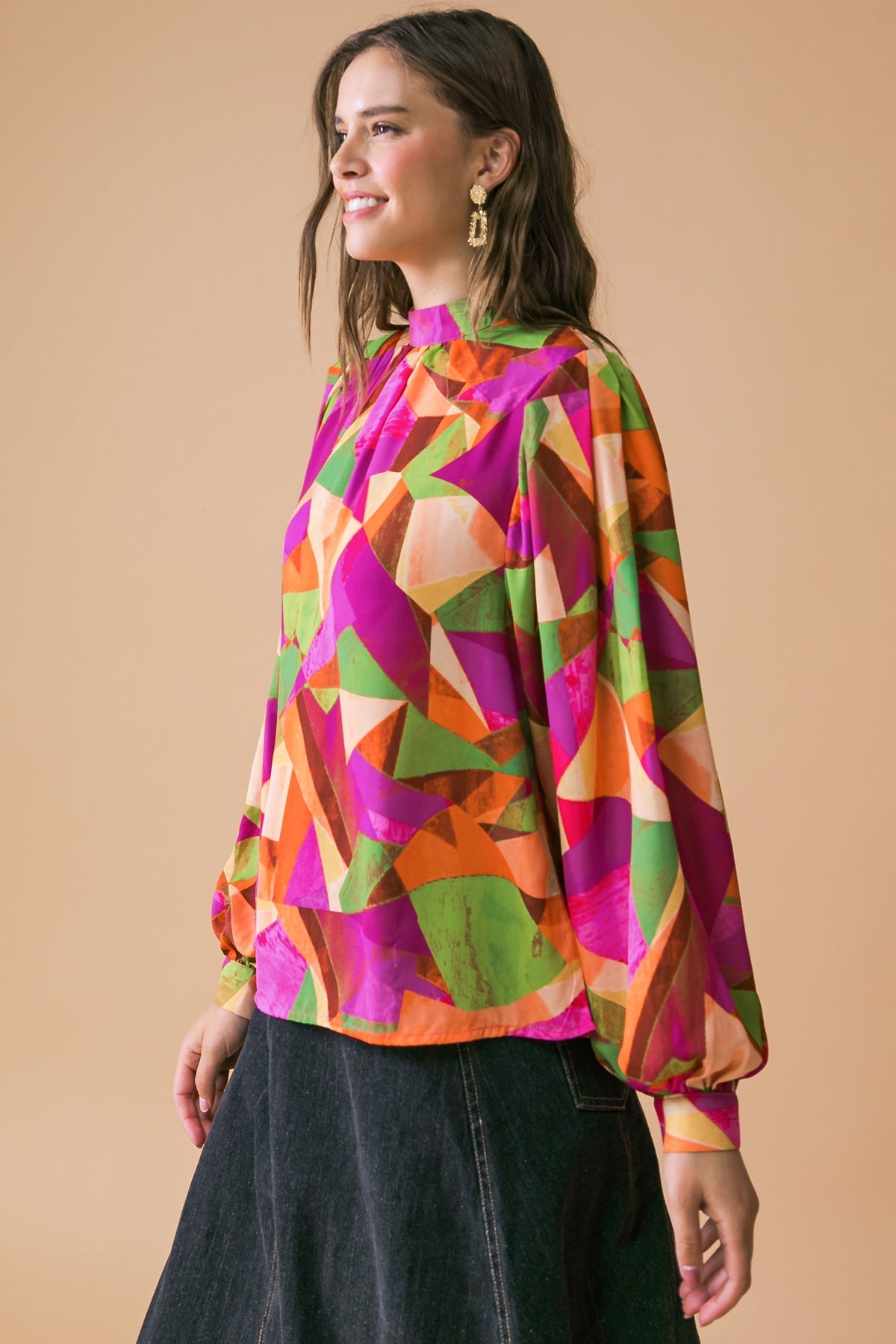 BLUSA TECIDA COM OLHADA PARA O FUTURO