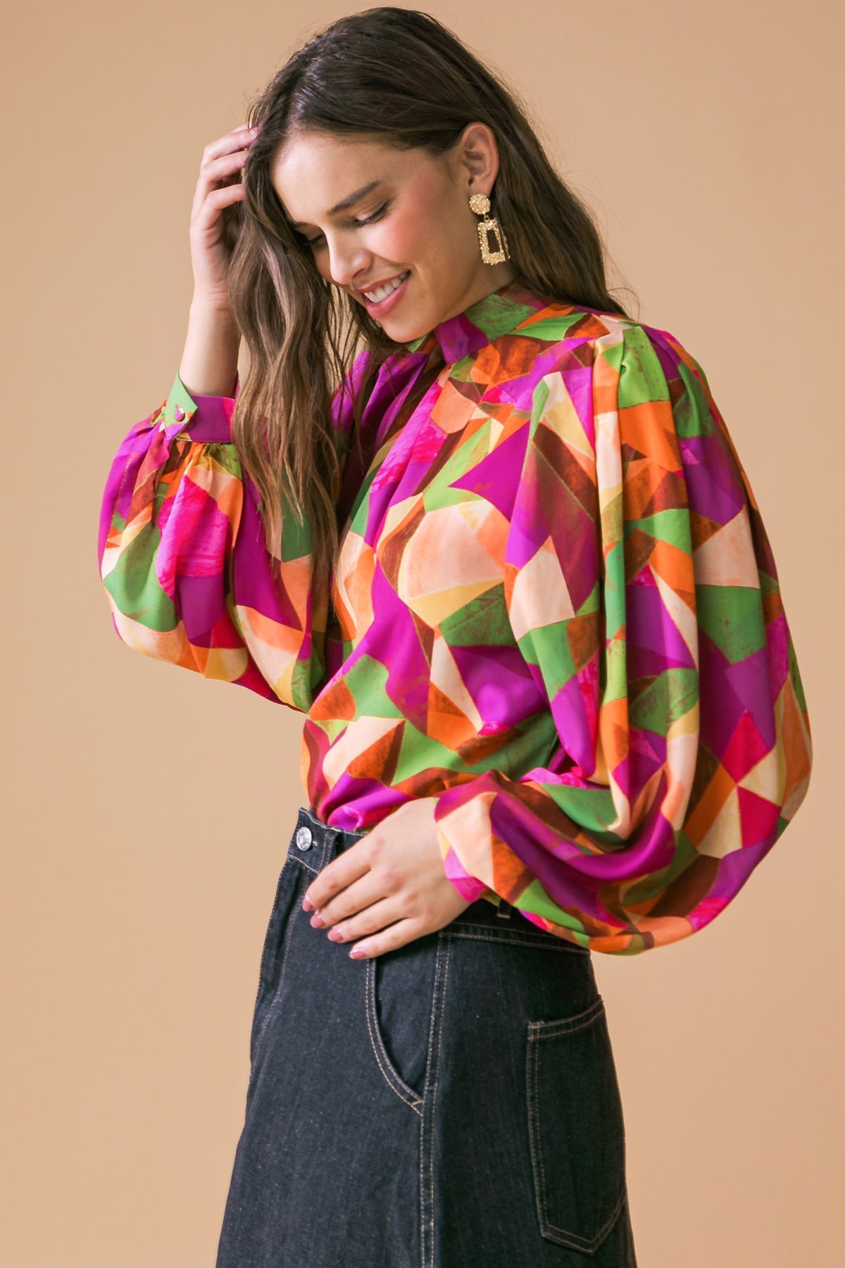 BLUSA TECIDA COM OLHADA PARA O FUTURO