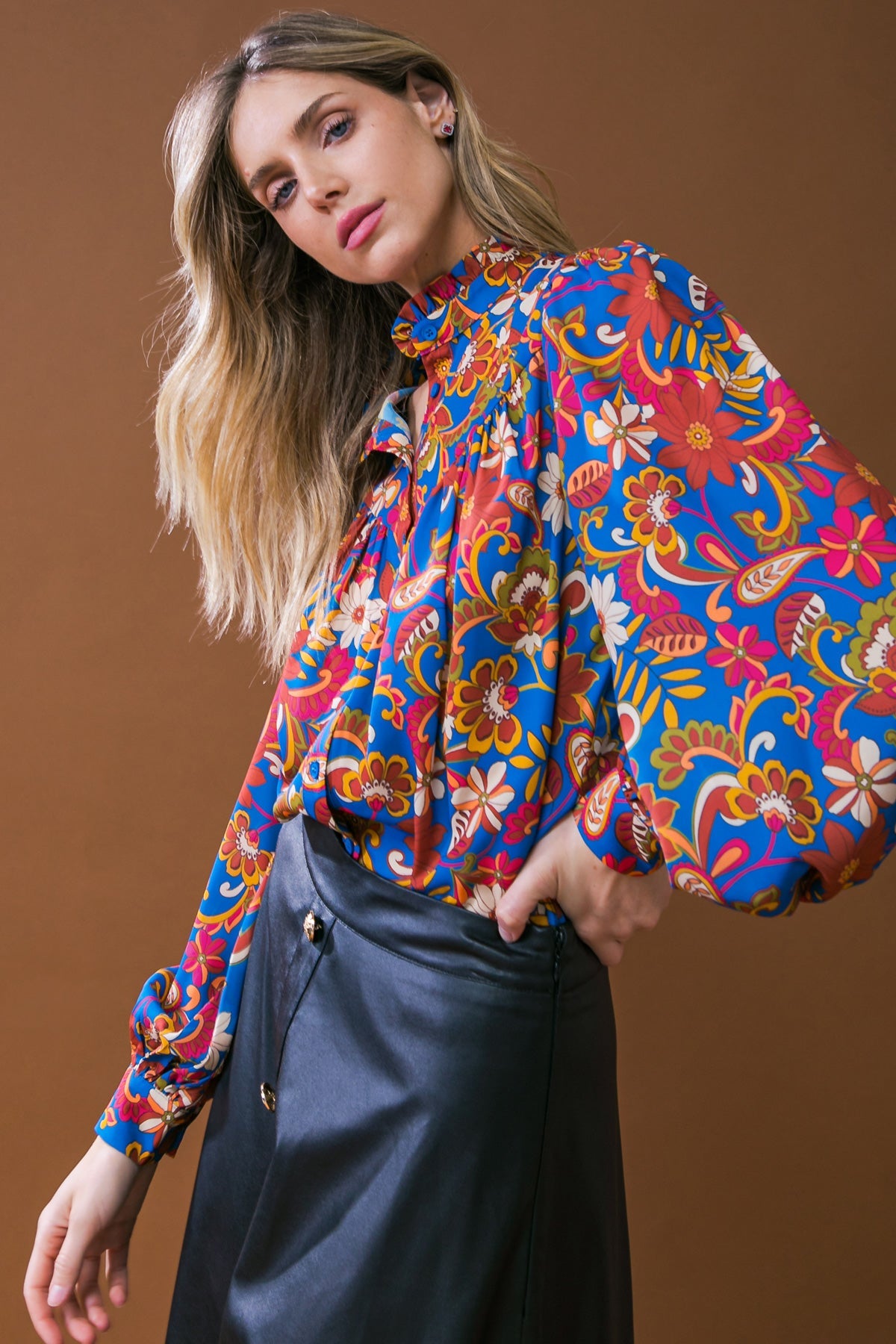 IMPRESSIONANTE BORDADO FLORIDO